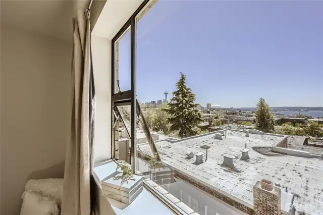 Another view from primary bedroom of Space Needle,city, Mt.Rainier and water.