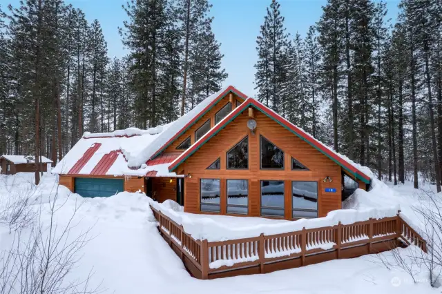 Lodge Style home with mountain views.