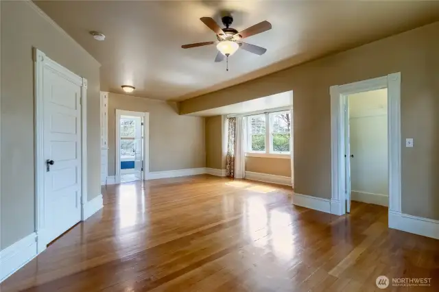 Primary Suite - Built-in Wardrobe & Walk-In