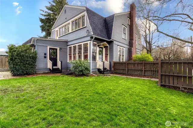 Fully Fenced Back yard