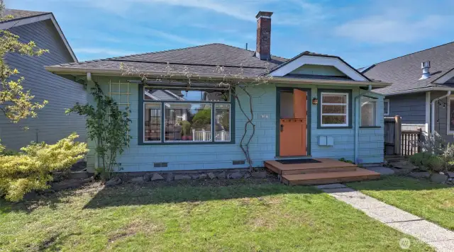Who doesn't love a Dutch door?