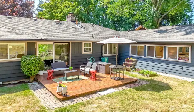 Enjoy Your Summer Relaxing or Entertaining in this Amazing Outdoor Space.