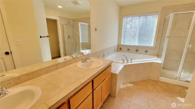Unit B - 5 pc primary bath
