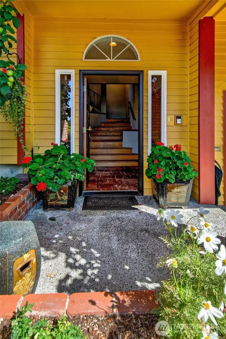 Welcome to the sweet Sunset Hill house.