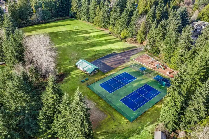 Amenities just around the corner: Tennis, pickleball, covered area (available to reserve for private gatherings), soccer nets, playground, walking trails!!