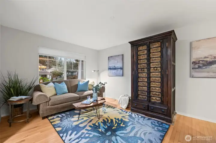 Living room, Hardwood floors