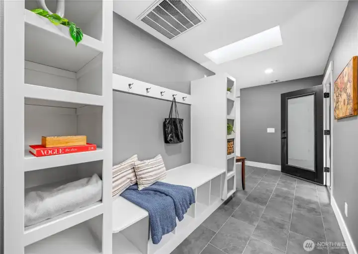 Entry with built ins.