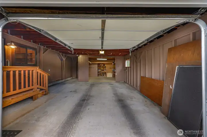 1 car garage with workshop and access to back yard
