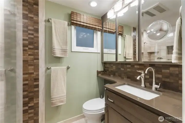 If you like fresh, clean water to drink instead of tap water, use the Moen filtered water spigot on the right!