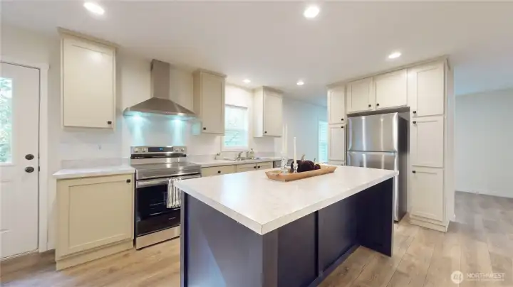 Presale-photos depict same model from different property