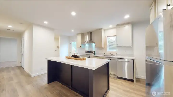 Presale-photos depict same model from different property