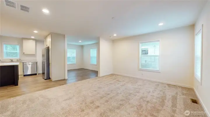 Presale-photos depict same model from different property