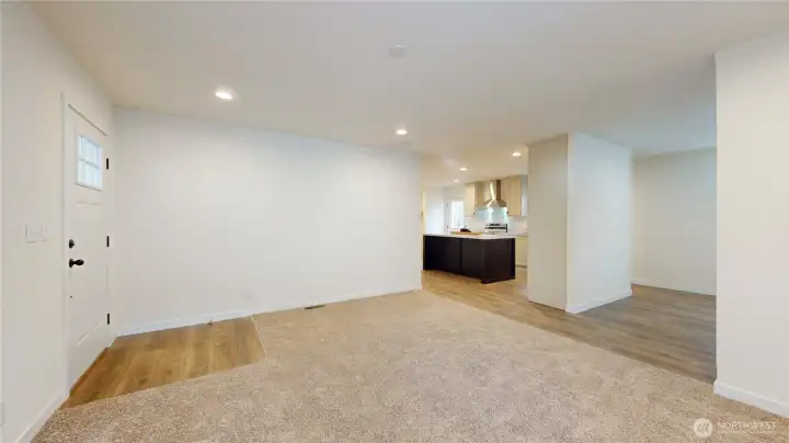 Presale-photos depict same model from different property