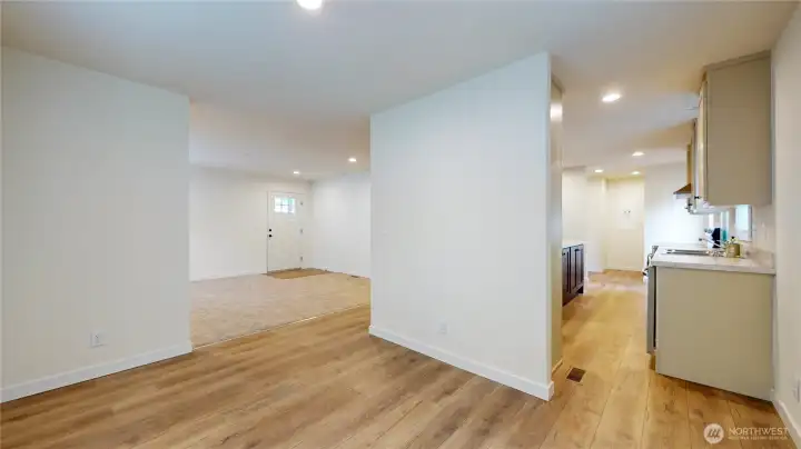 Presale-photos depict same model from different property