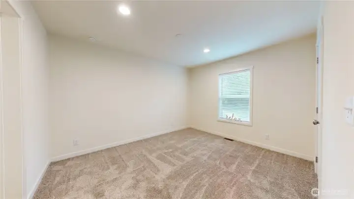 Presale-photos depict same model from different property