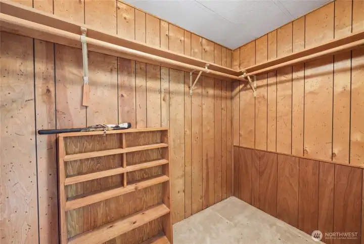 Walk-in closet