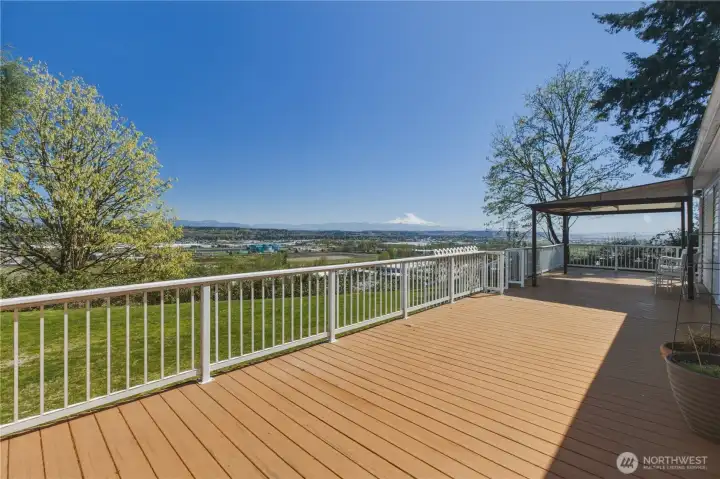 Expansive decking perfect for entertaining or just for one.