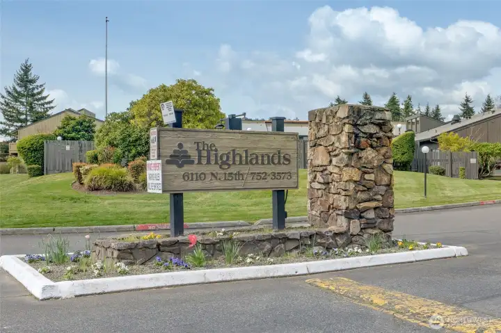 Welcome to The Highlands—a well-kept community in North Tacoma.