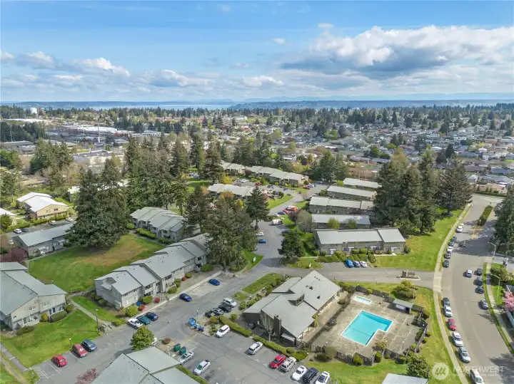 The Highlands is set in Tacoma’s sought-after North End, moments from shopping, dining, and convenient freeway access, and close to Point Defiance, the waterfront, Proctor District, University of Puget Sound, and more.