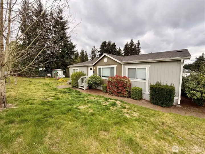 5,775 sq ft lot on leased land an increasingly rare opportunity!