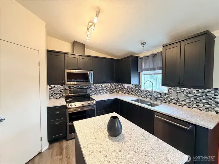 All stainless steel appliance’s to stay!