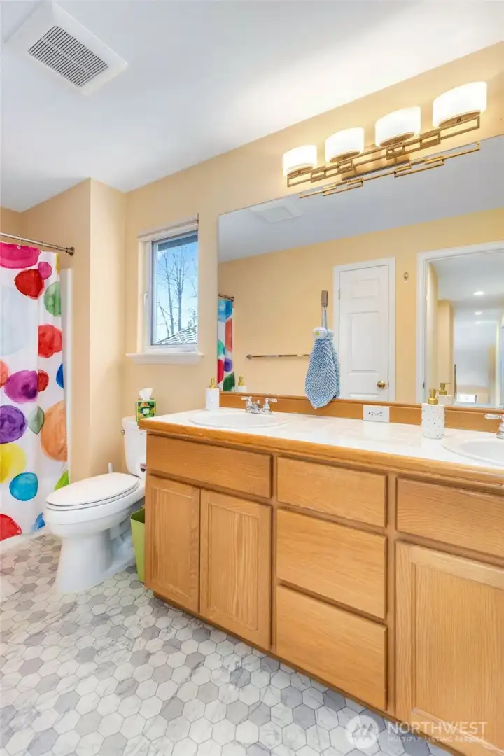 Guest bathroom.
