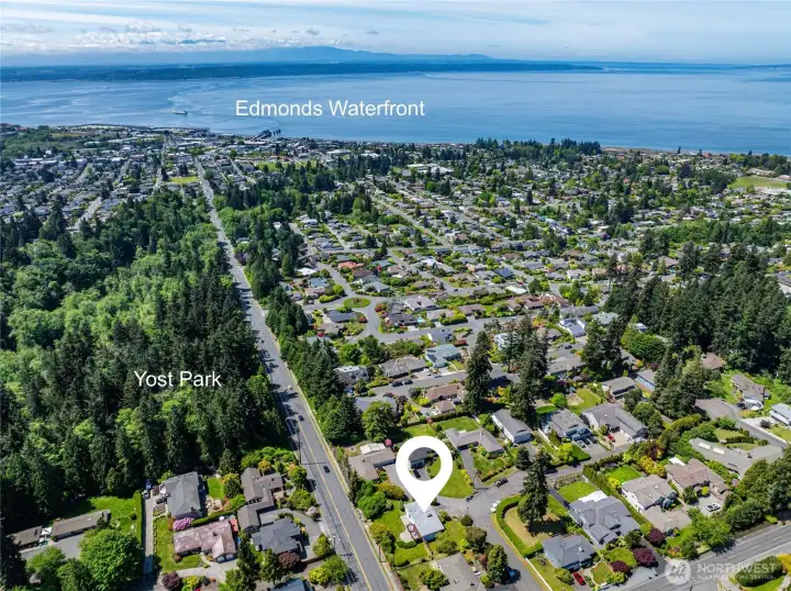 Minutes to Edmonds waterfront and downtown