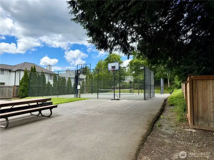 Basketball, tennis, pickleball, picnic area Basketball, tennis, pickleball, picnic area