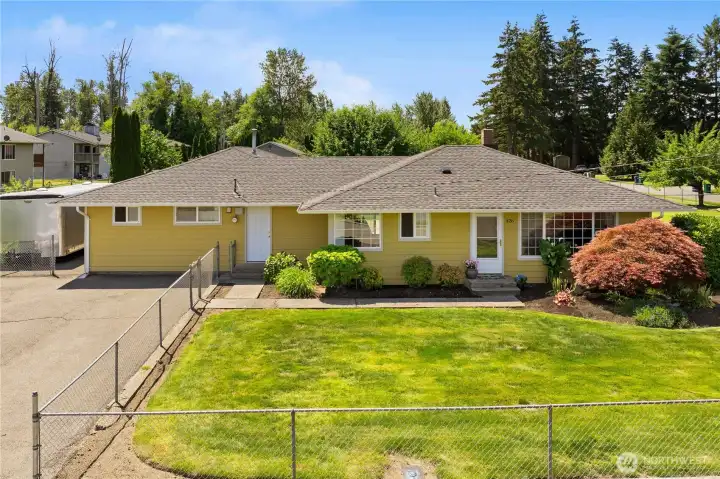 Fully Fence and huge residential lot Fully Fence and huge residential lot