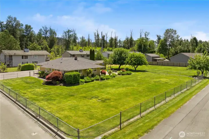 Home sits on large lot Home sits on large lot