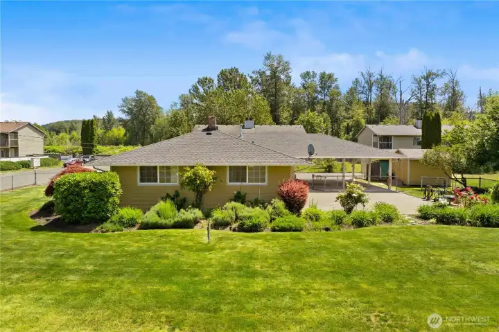 Beautiful well maintained landscape Beautiful well maintained landscape