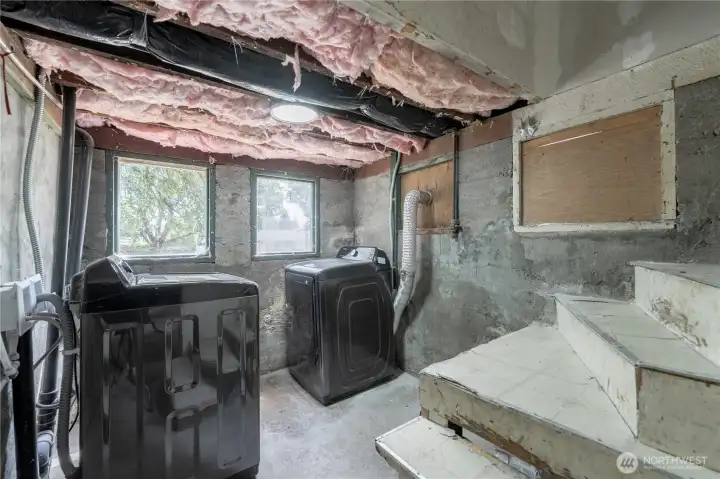 Basement, washer and drier brand new stay Basement, washer and drier brand new stay