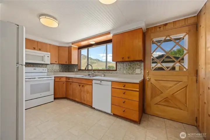 kitchen and rear dutch door.