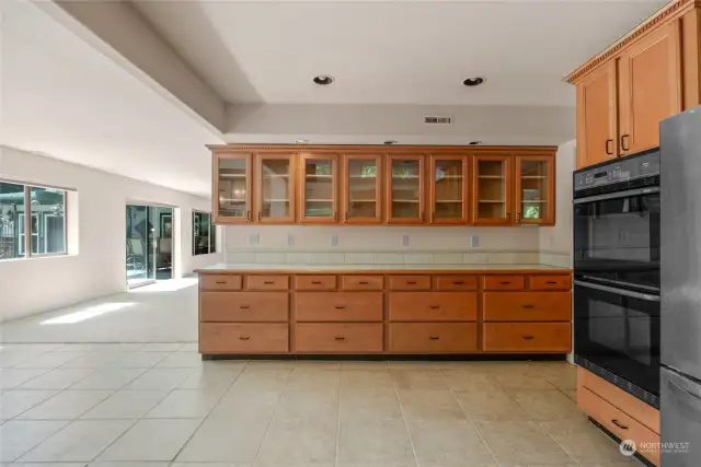 Plenty of built in storage space with double ovens.