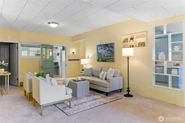 Charming partial wall lets you see into the kitchen.