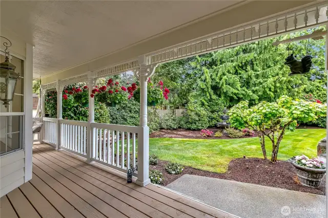 Beautiful covered front porch.
