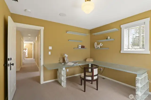 You need another office?  Or a bedroom...check this one out...