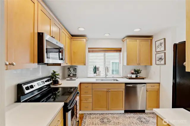 Bran new carrera quartz counters and backsplash