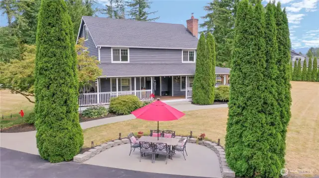 Meticulously manicured yard with patios~