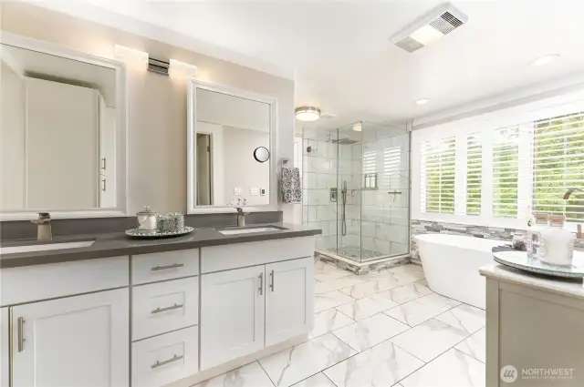 Spa-like primary en-suite w/heated flooring~