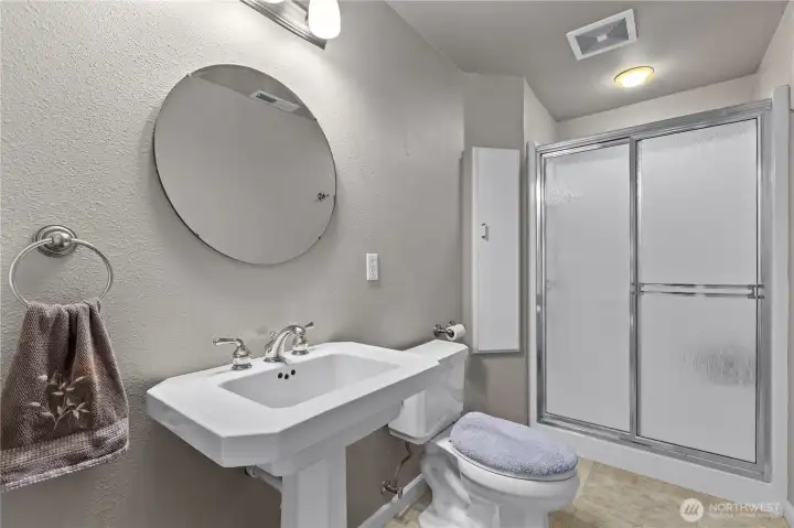 3/4 bath next to the 4th bedroom