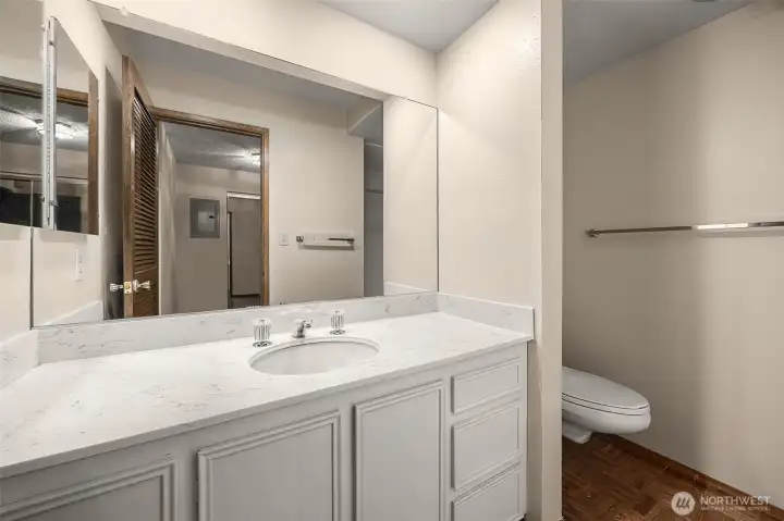 Guest 3/4 bath.