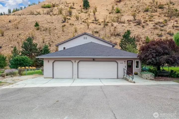 Large 3 car Garage