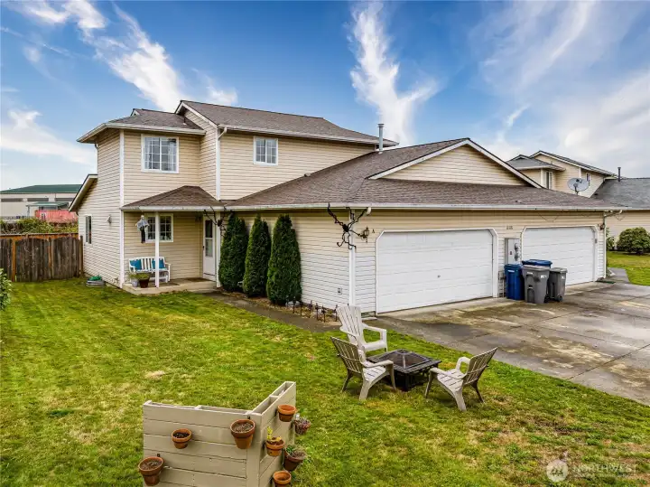Great street appeal! Newer comp roof, vinyl siding and double pane windows make this home a great buy!