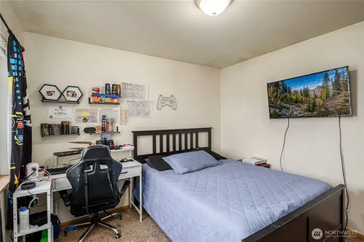 The 2nd bedroom upstairs is also very light & bright and good size.
