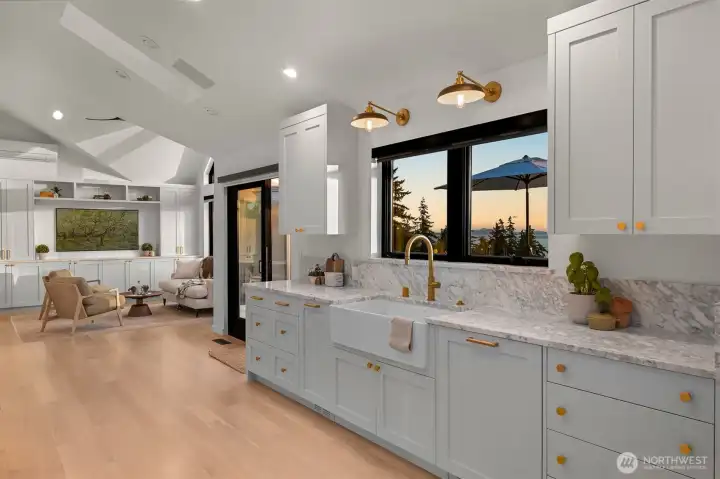 Equipped with Jenn Air commercial-grade appliances, every detail has been considered to elevate your culinary experience. The kitchen boasts a built-in refrigerator, two dishwashers for effortless clean-up, and even a wine refrigerator—perfect for storing your favorite vintages at the ideal temperature.