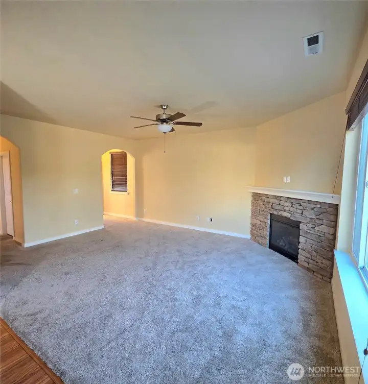 Large Living Room with Gas fireplace