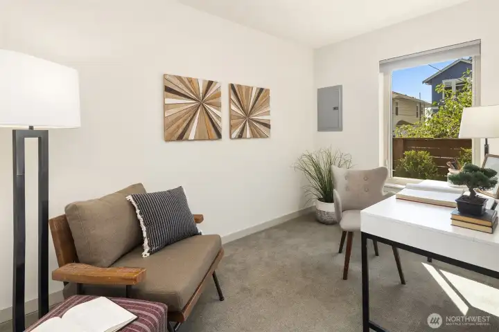 Flexible Bedroom or Office – Sunlit space perfect for working from home, study, or creative pursuits.