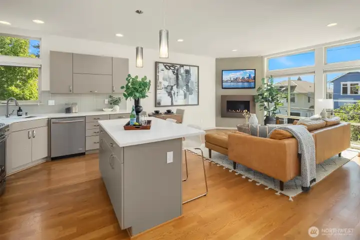 Everyday living made easy—open, airy, and designed for connection. Cook, dine, lounge—all in one stylish space.