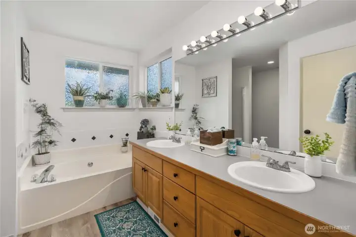 Soaking tub